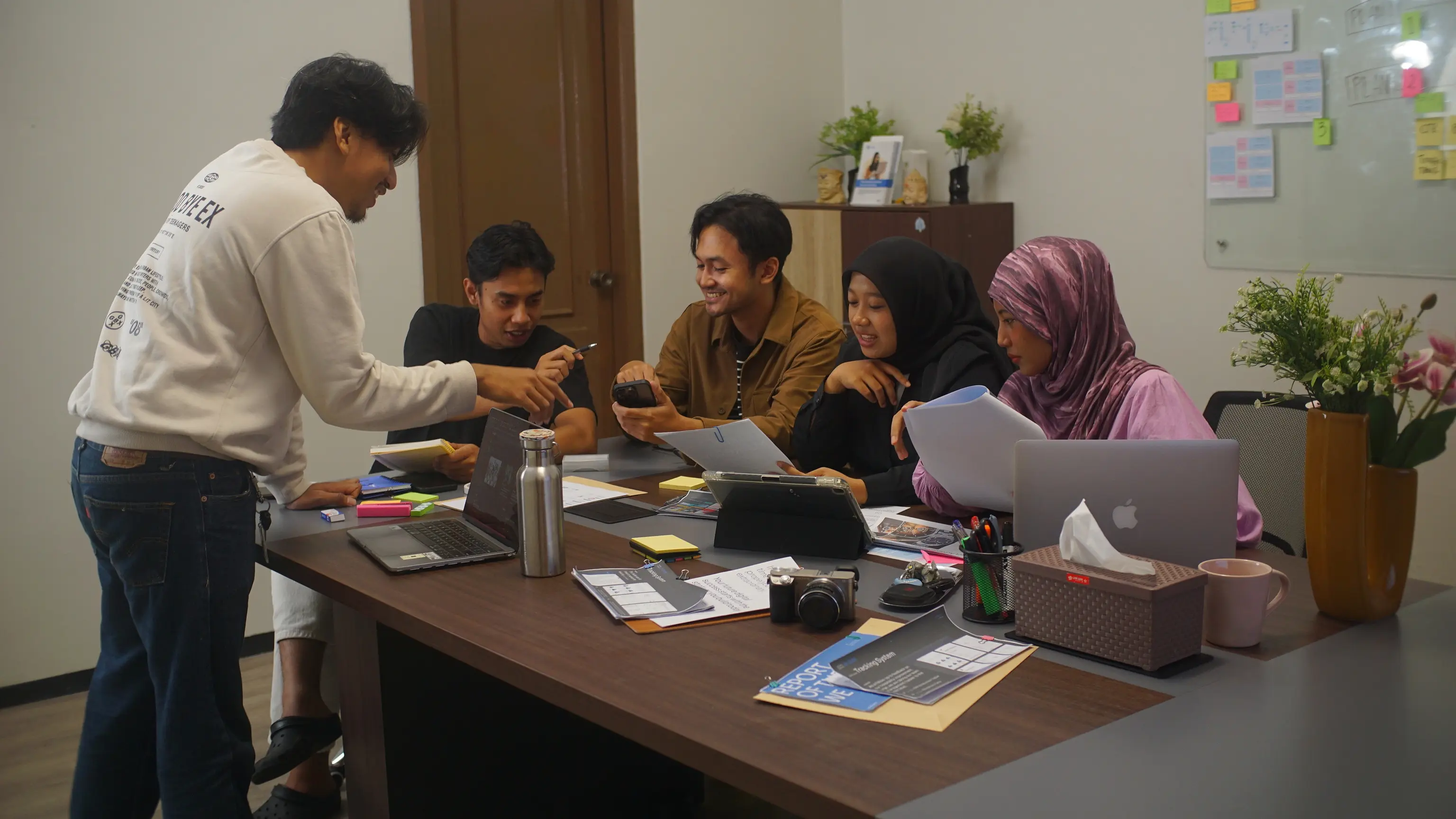 <p><strong>Build Stronger Digital Presence with </strong><span style="color:#1F95F5;"><strong>Social Media Management by cmlabs</strong></span></p>